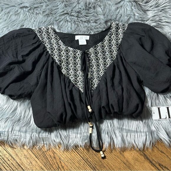 LIFE CROPPED - Picture 3 of 8